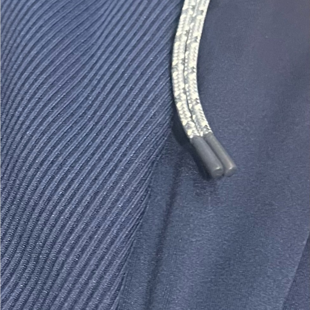 ALL IN MOTION Woman's High-Rise Leggings with zip pockets.​​​ - Picture 8 of 9